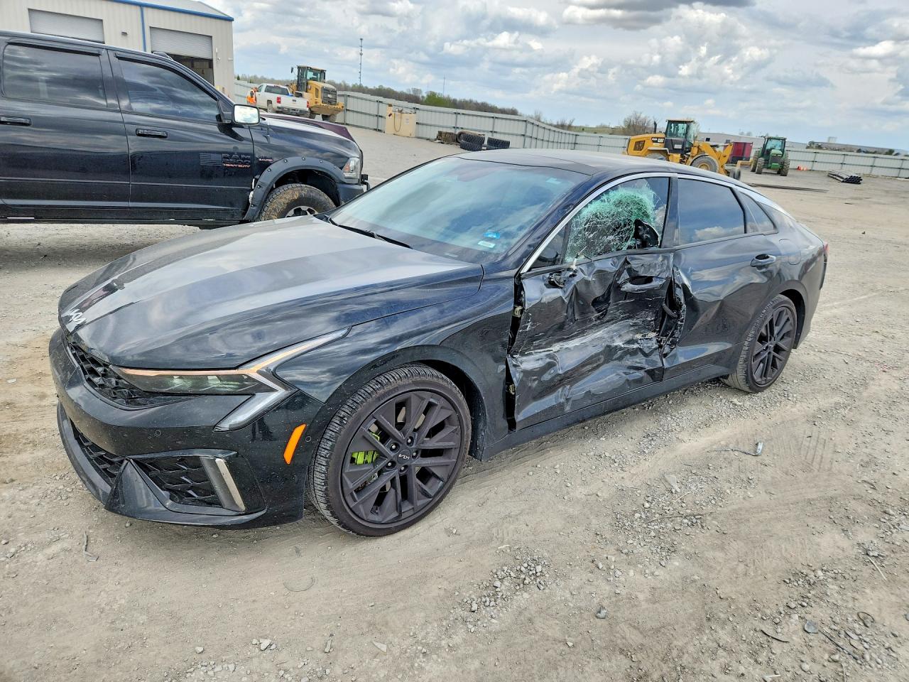 Salvage Kia K5 Image