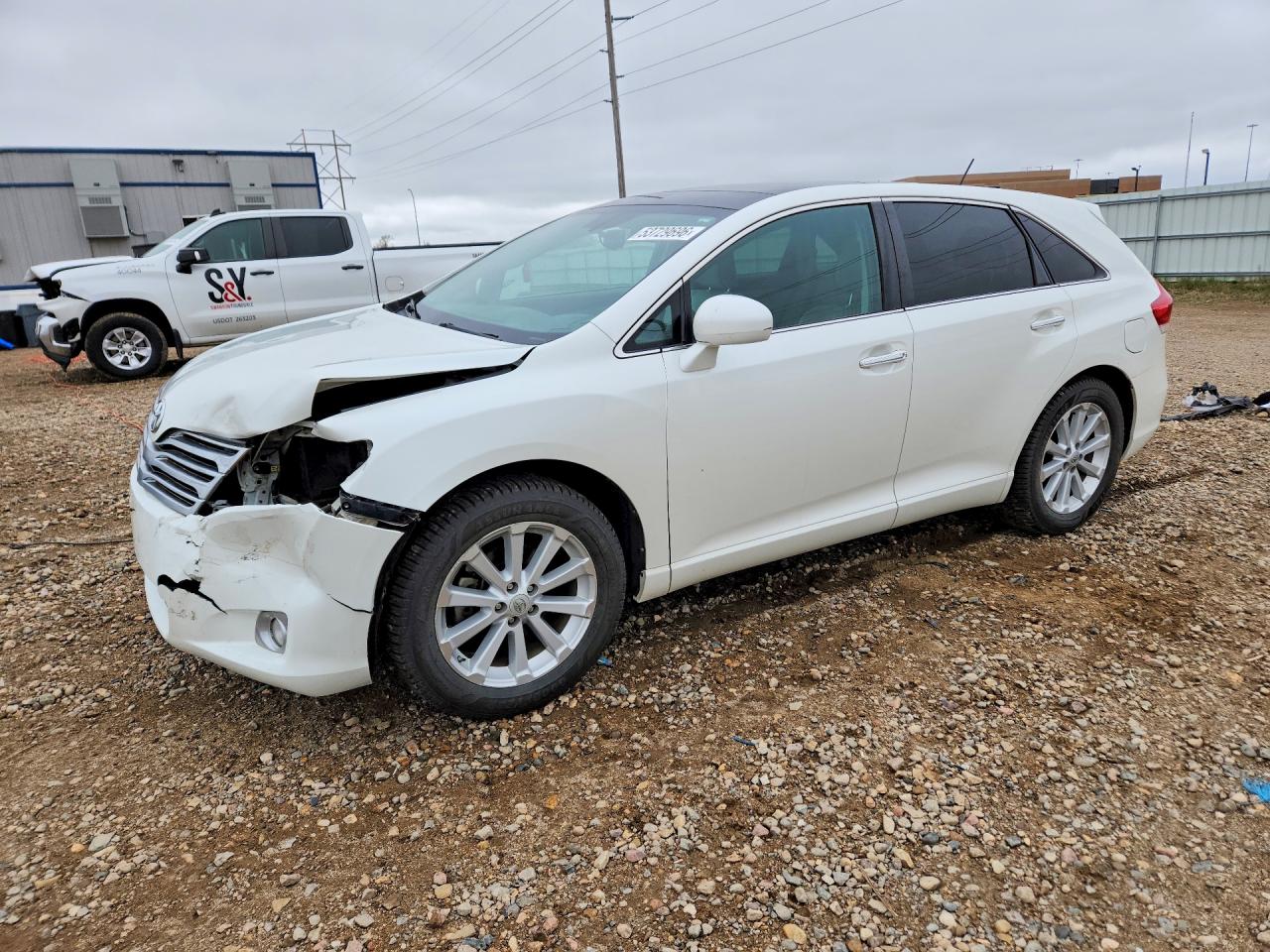 Salvage Toyota Venza Image