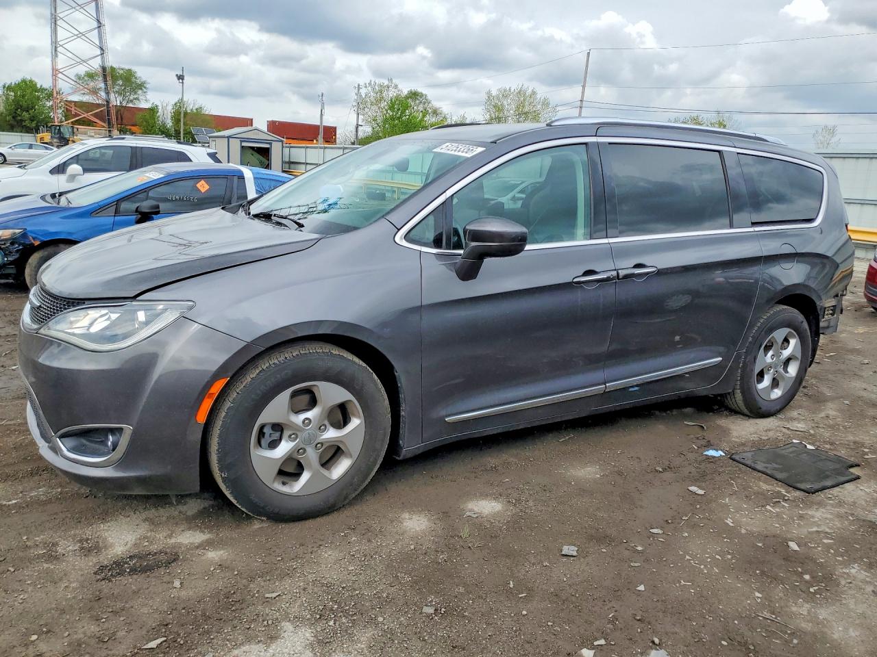 Salvage Chrysler Pacifica Image