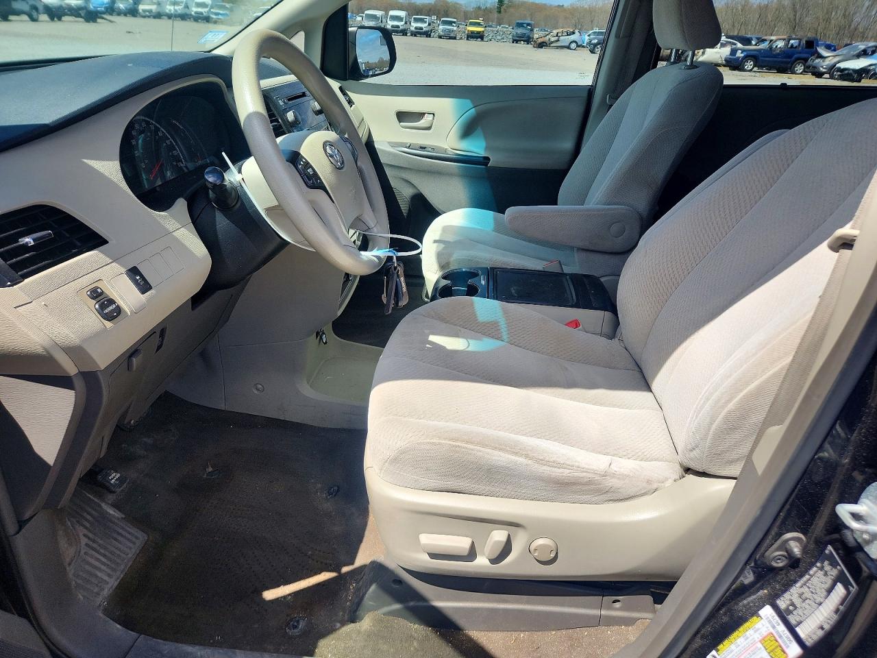 Toyota Sienna Le