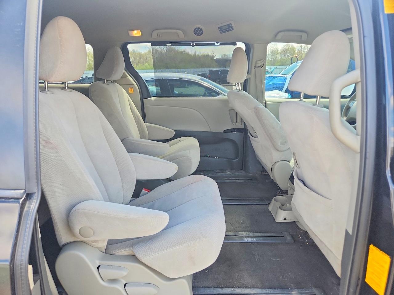 Toyota Sienna Le