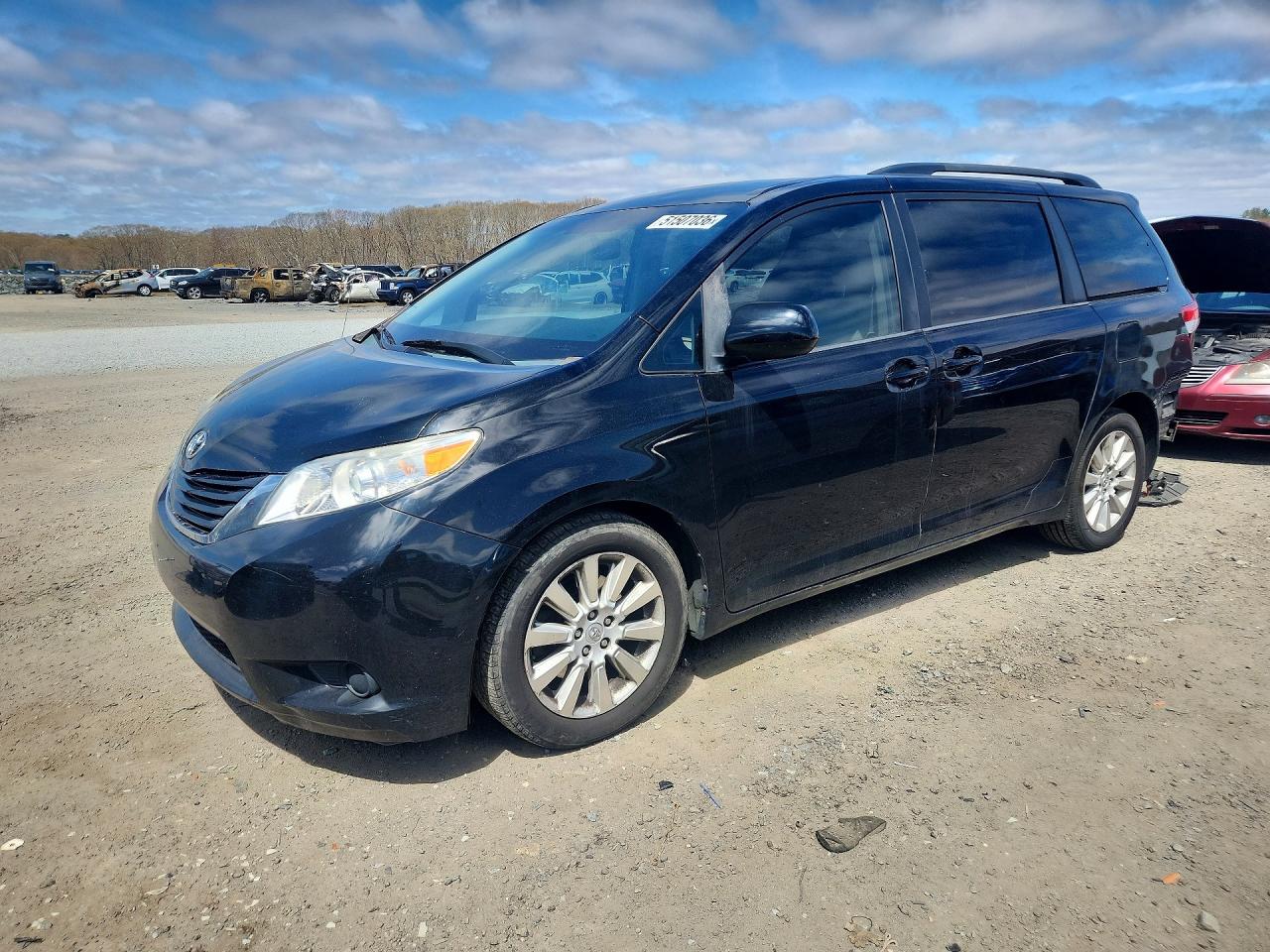 Salvage Toyota Sienna Image