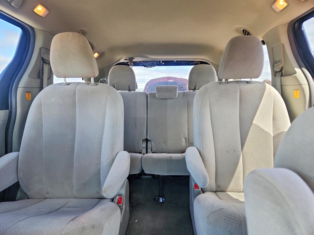 Toyota Sienna Le