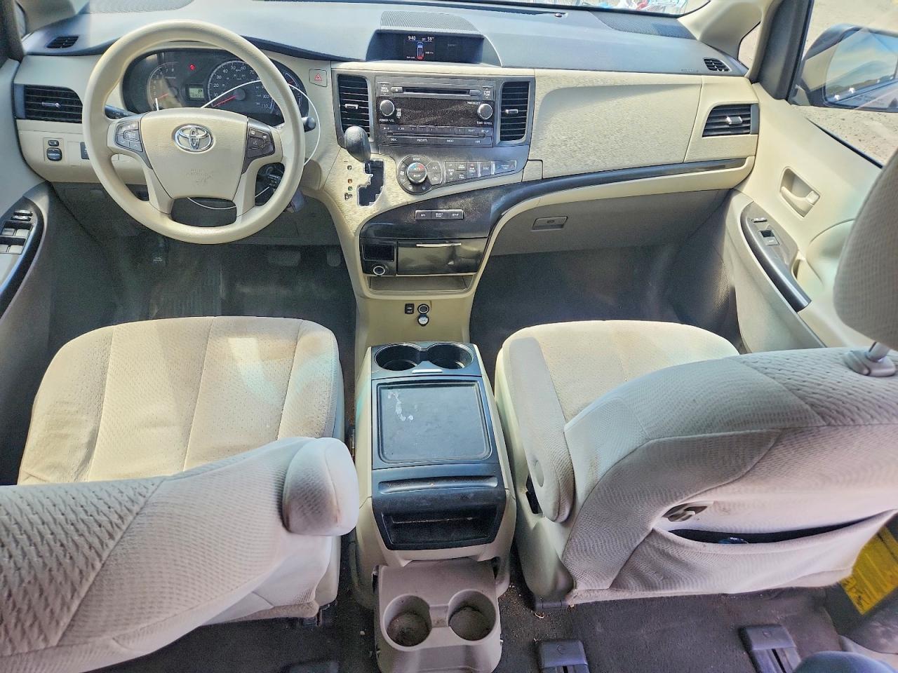 Toyota Sienna Le