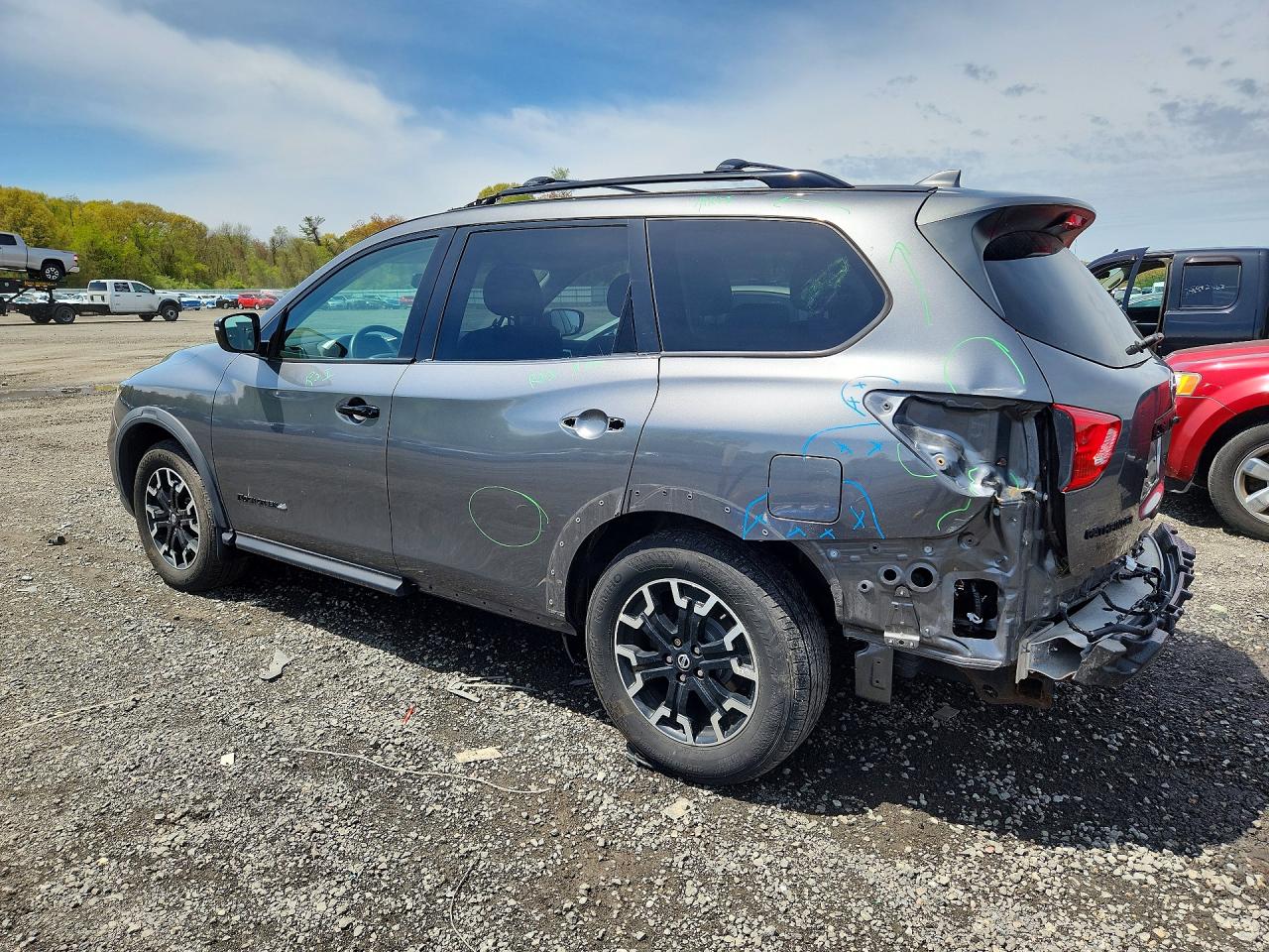 Nissan Pathfinder Sv
