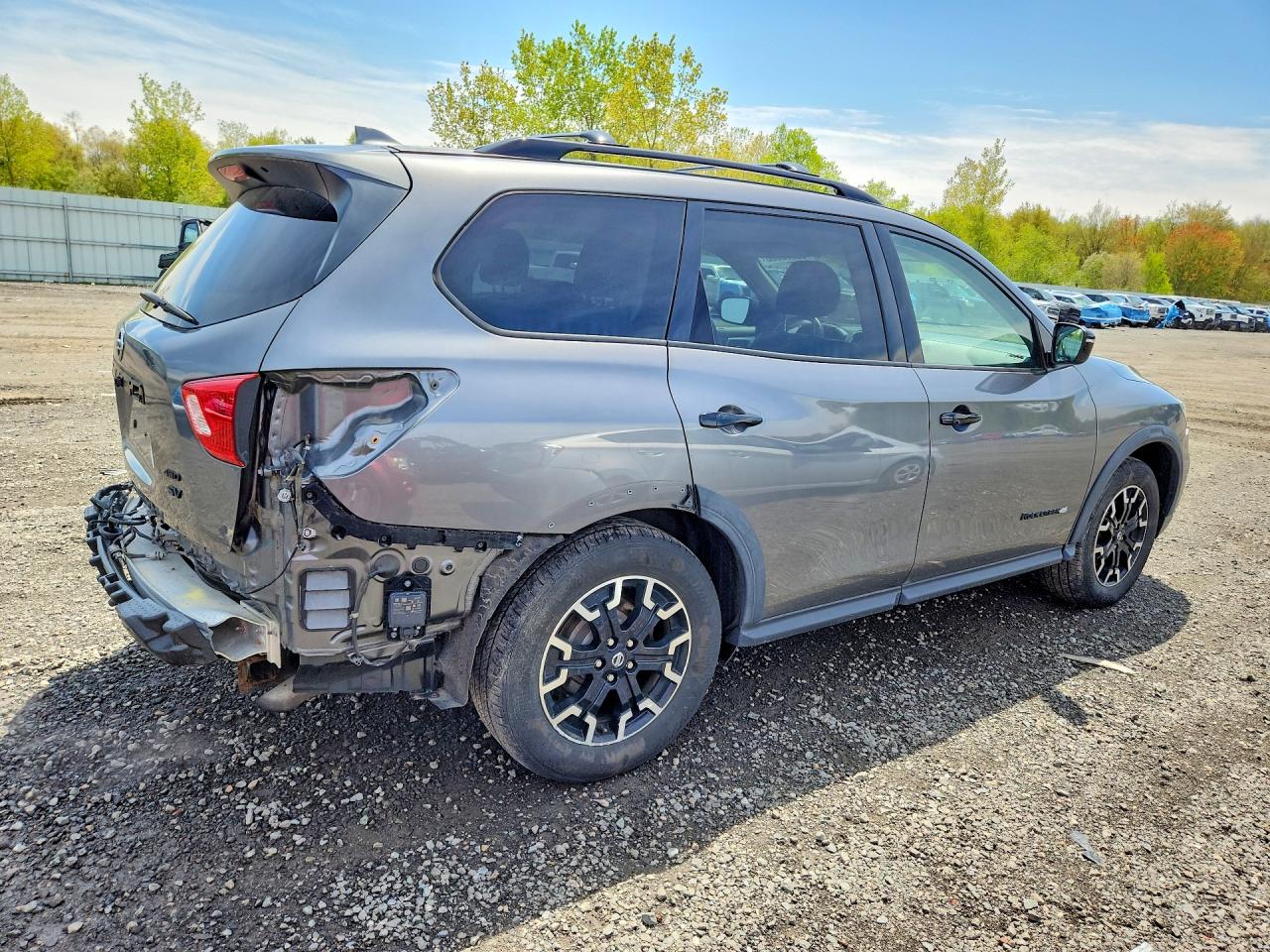Nissan Pathfinder Sv
