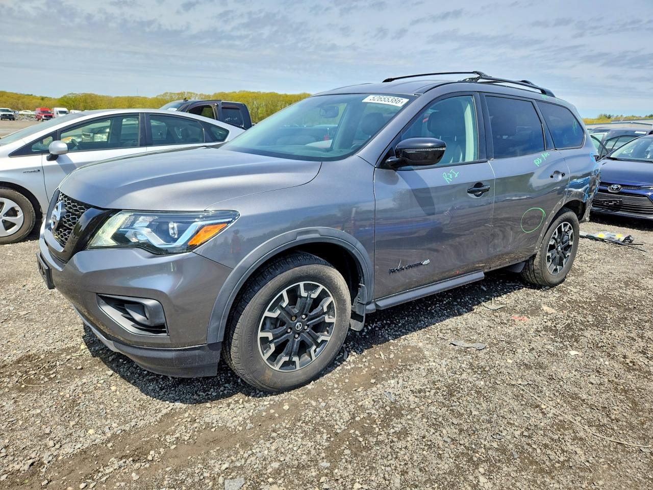 Salvage Nissan Pathfinder Image