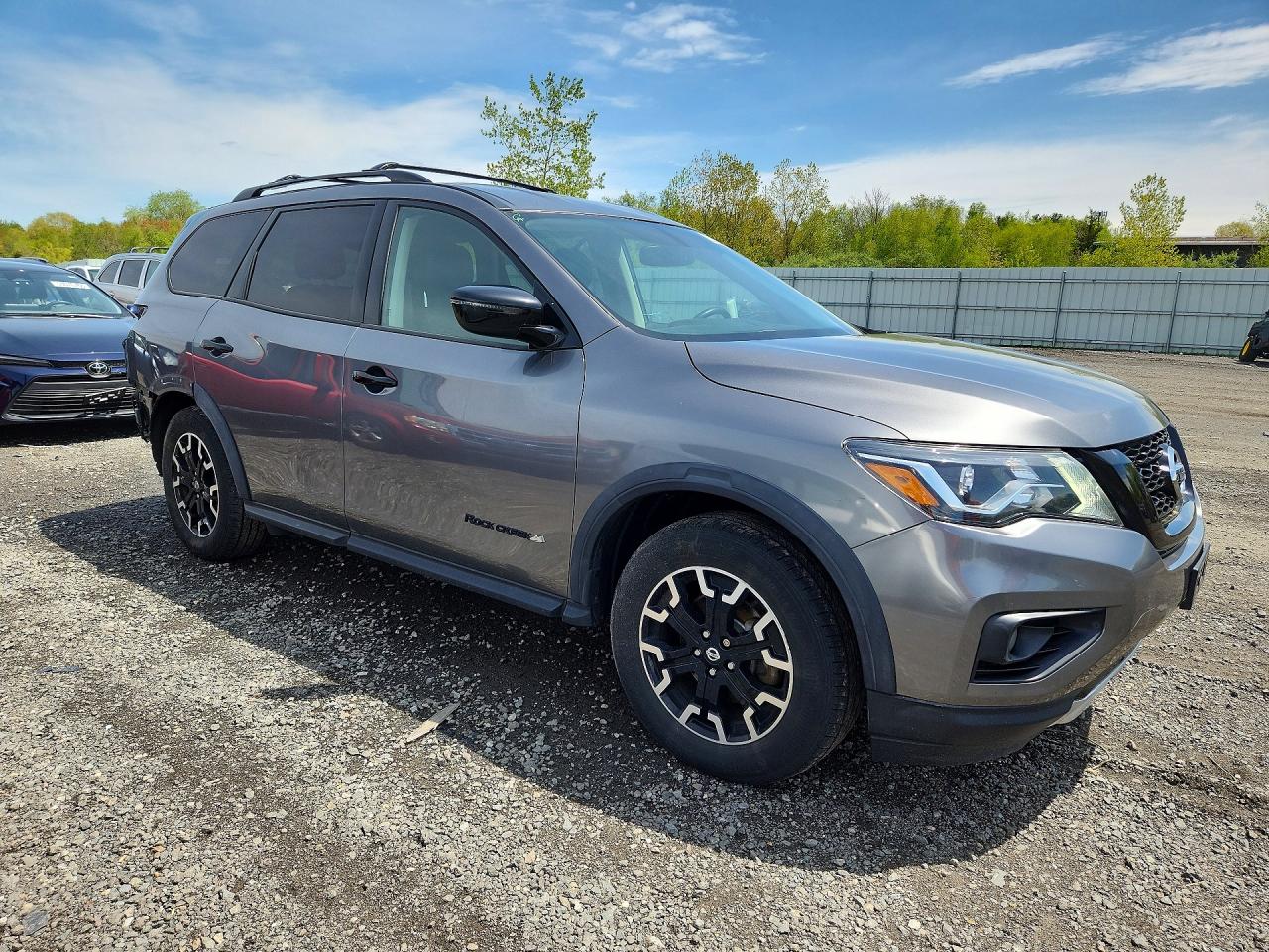 Nissan Pathfinder Sv