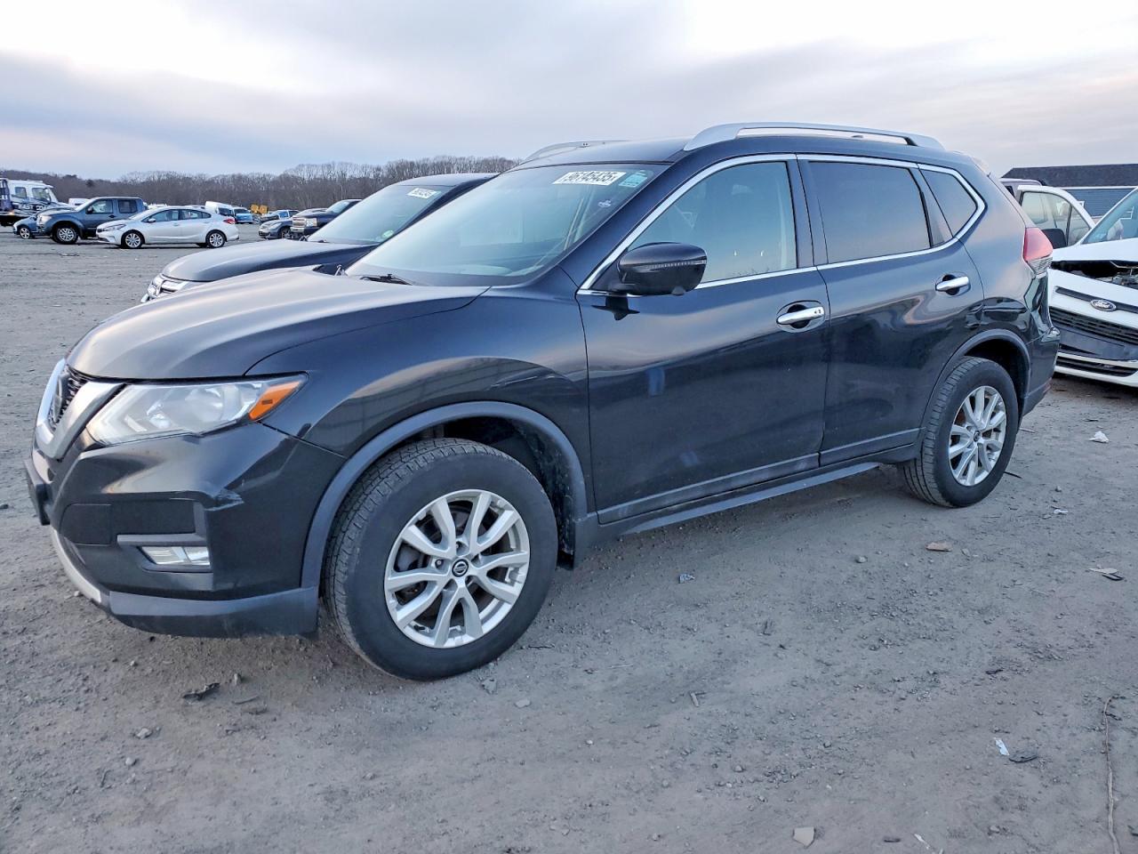 Salvage Nissan Rogue Image