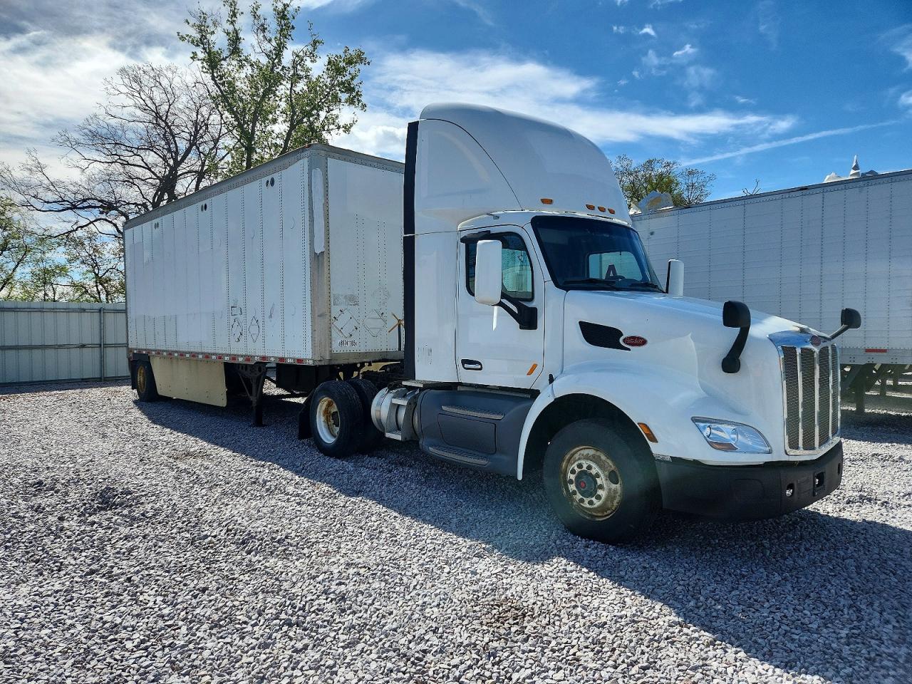 Salvage Peterbilt 579 Image