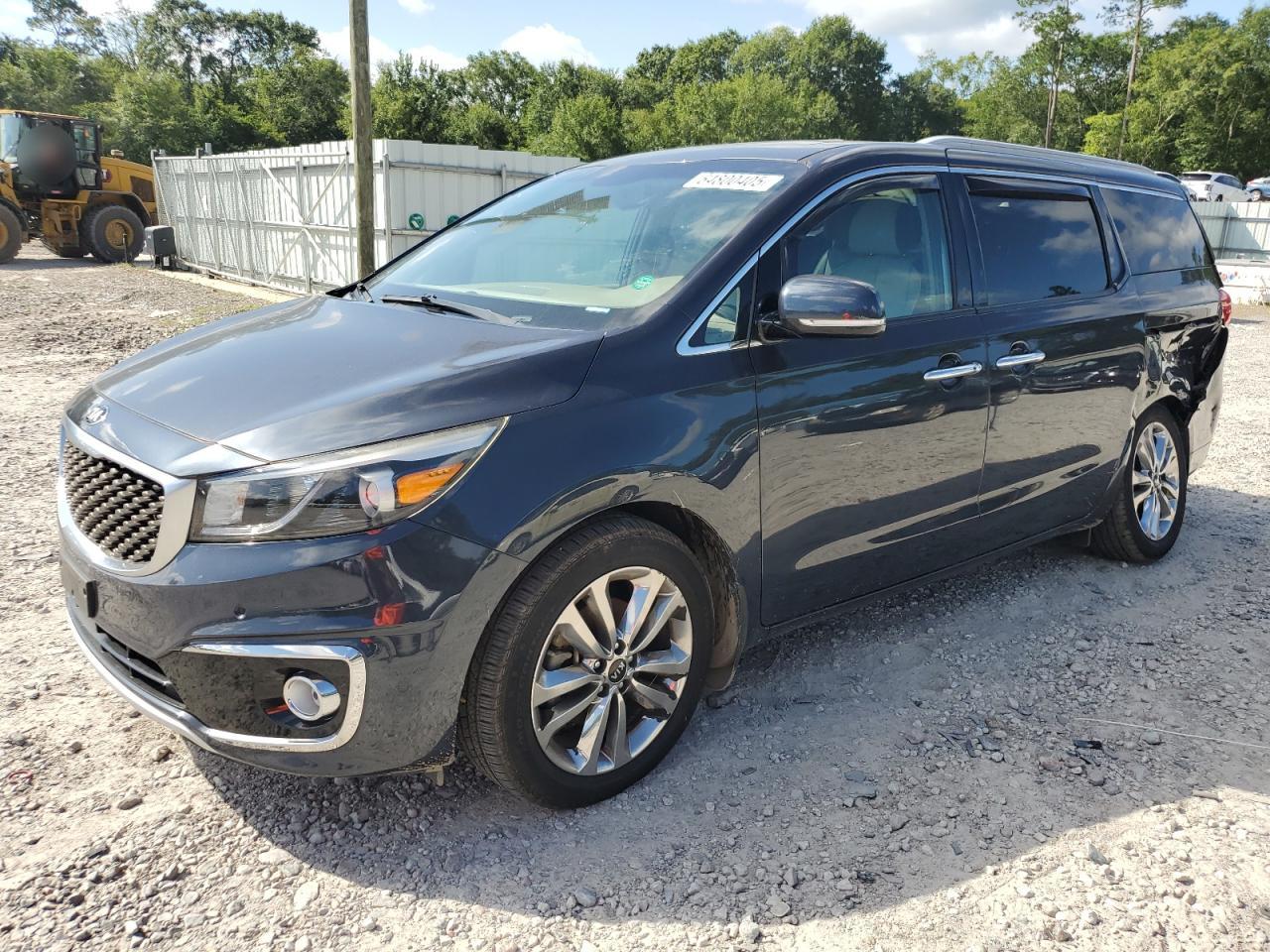 Salvage Kia Sedona Image
