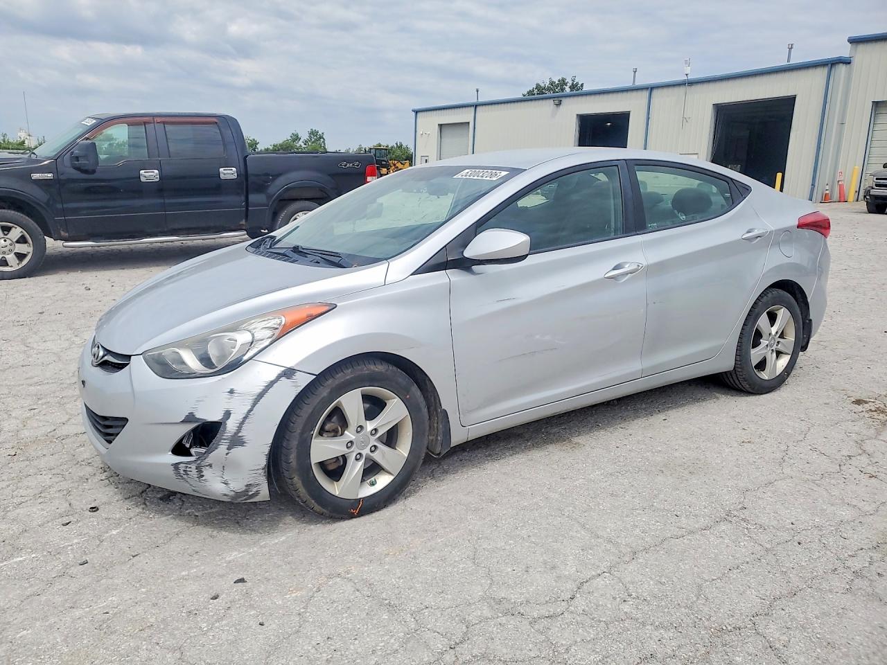 Salvage Hyundai ELANTRA Image