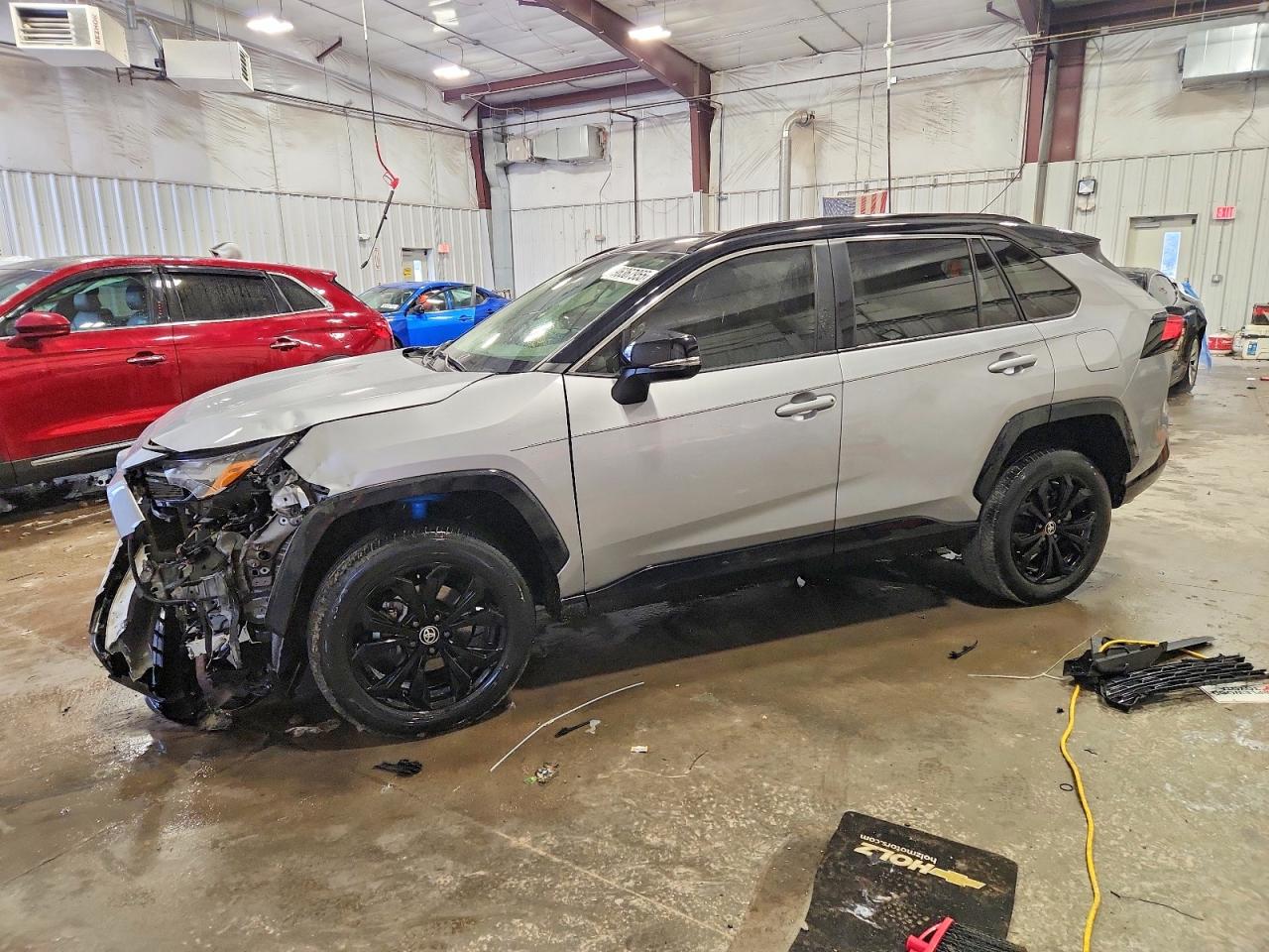 Salvage Toyota RAV4 Image