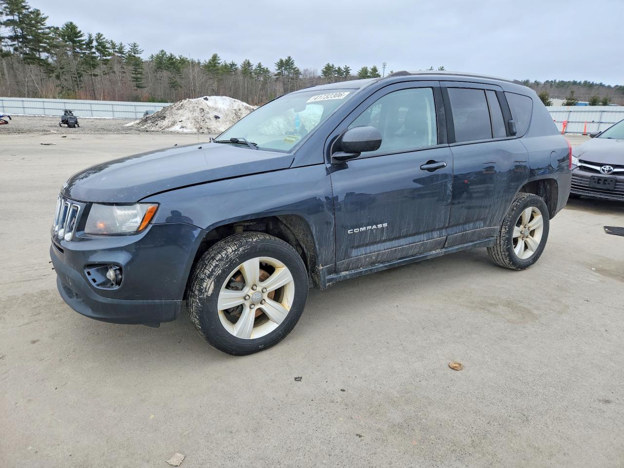 Salvage Jeep Compass Image