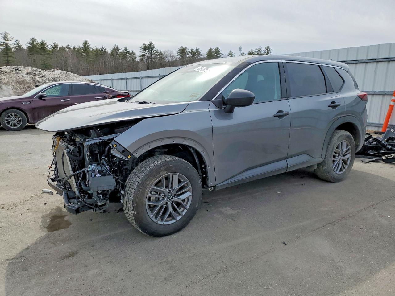 Salvage Nissan Rogue Image