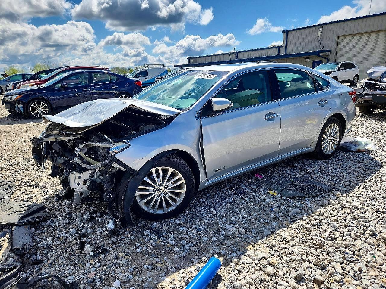 Salvage Toyota Avalon Image