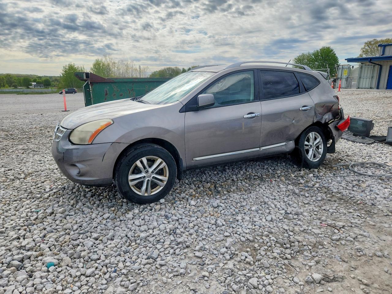 Salvage Nissan Rogue Image