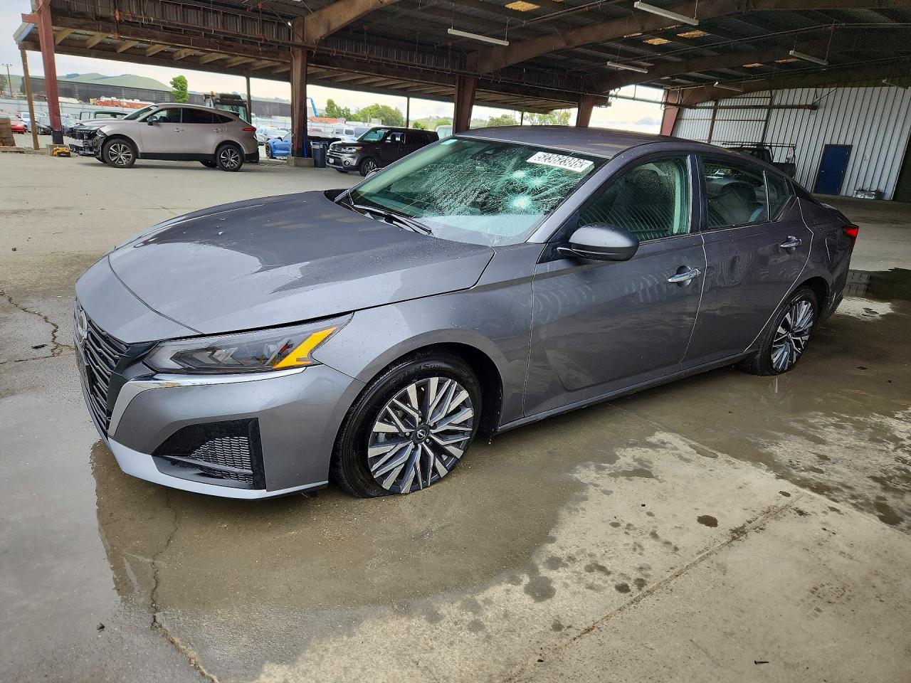 Salvage Nissan Altima Image