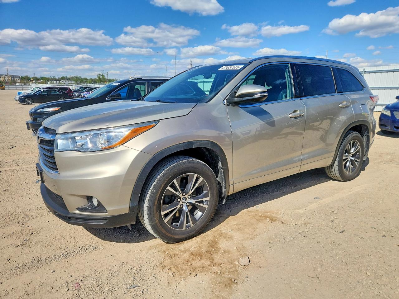 Salvage Toyota Highlander Image