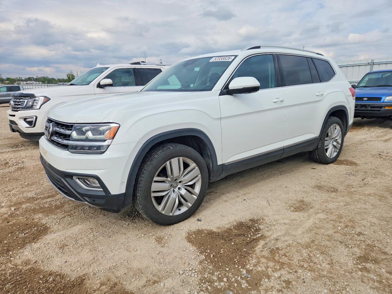 Salvage Volkswagen Atlas Image