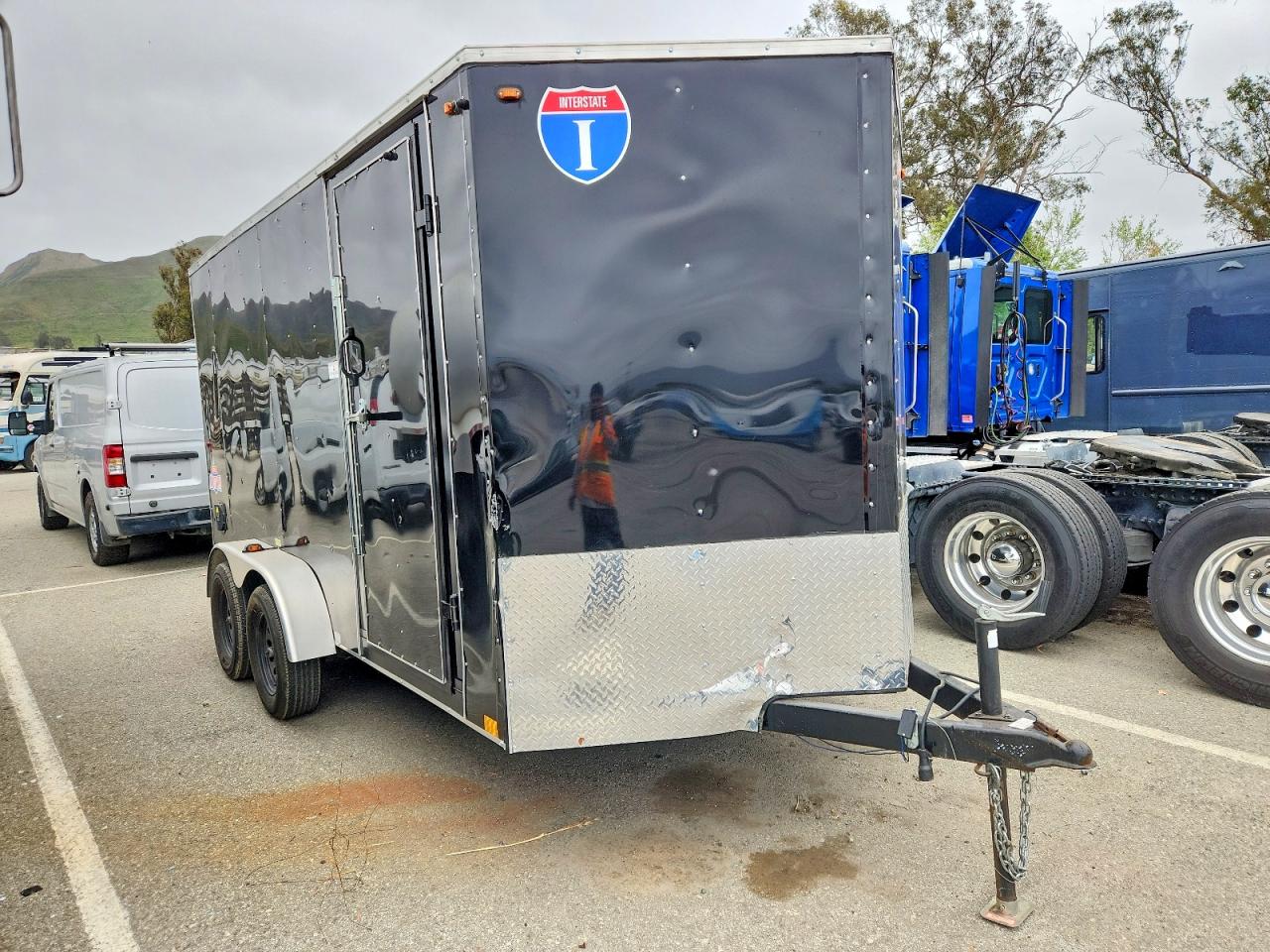 Salvage Intersate Trailers Image