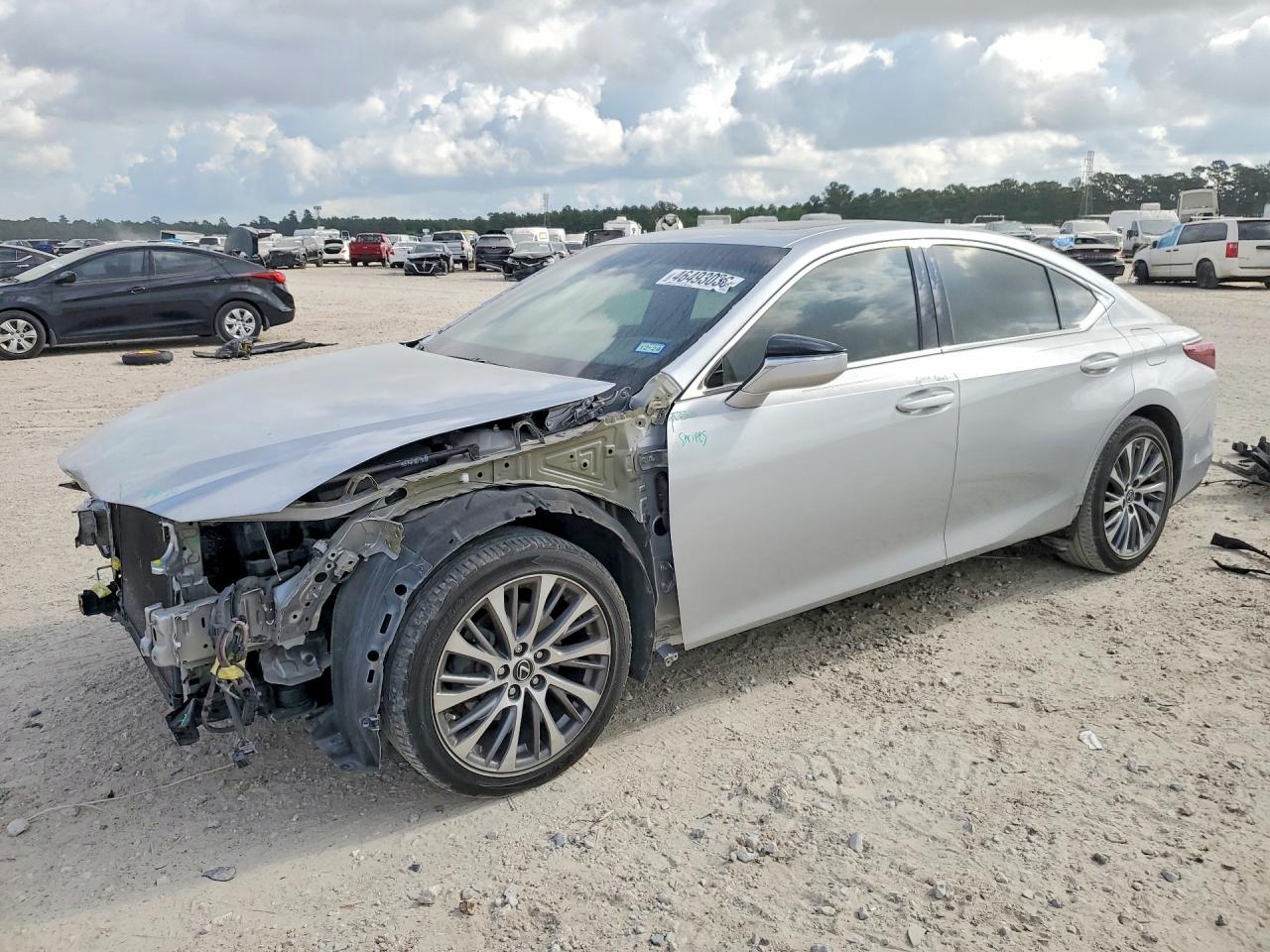 Salvage Lexus Es Image