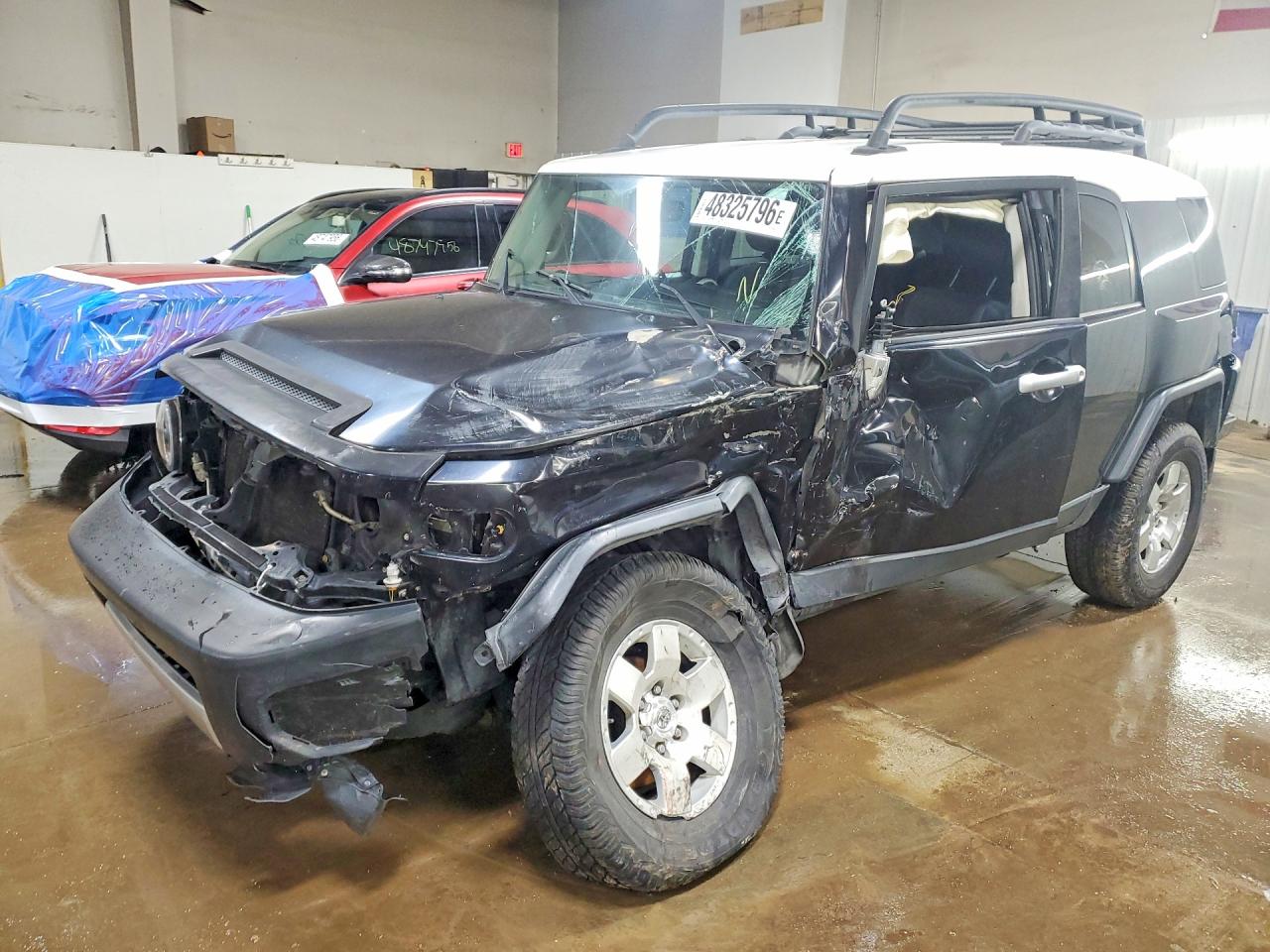 Salvage Toyota FJ Cruiser Image