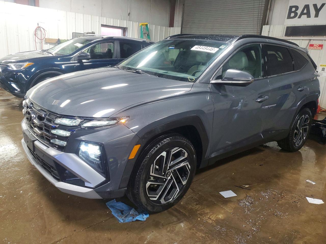 Salvage Hyundai TUCSON Image