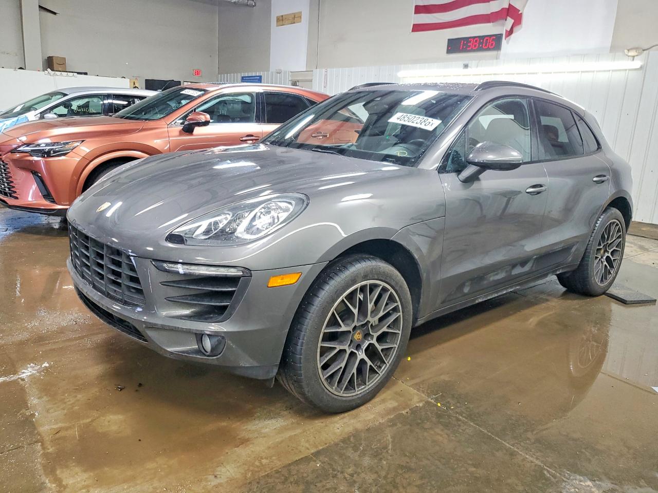 Salvage Porsche Macan Image