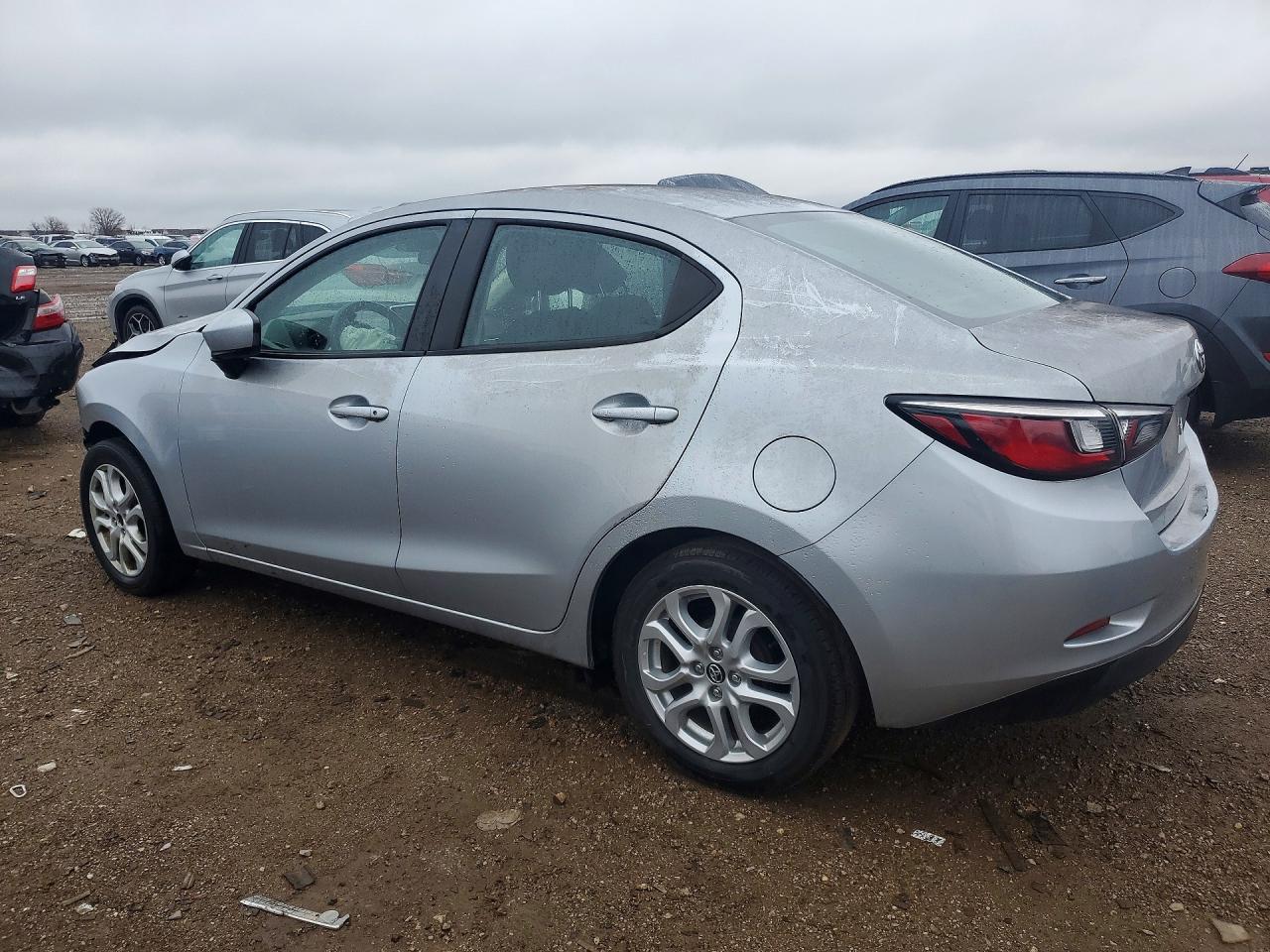 Toyota Yaris Base