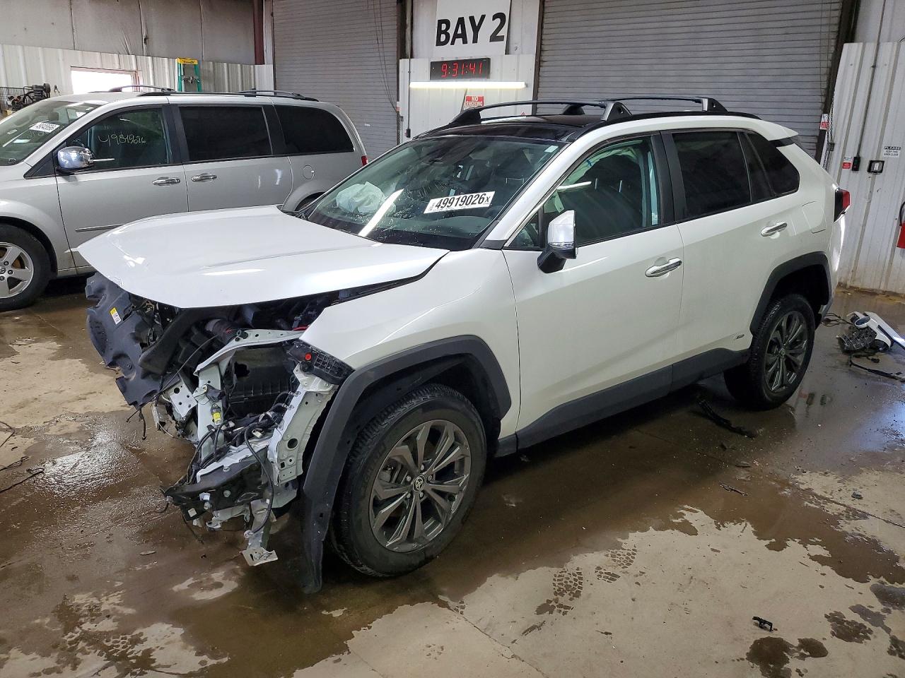 Salvage Toyota RAV4 Image