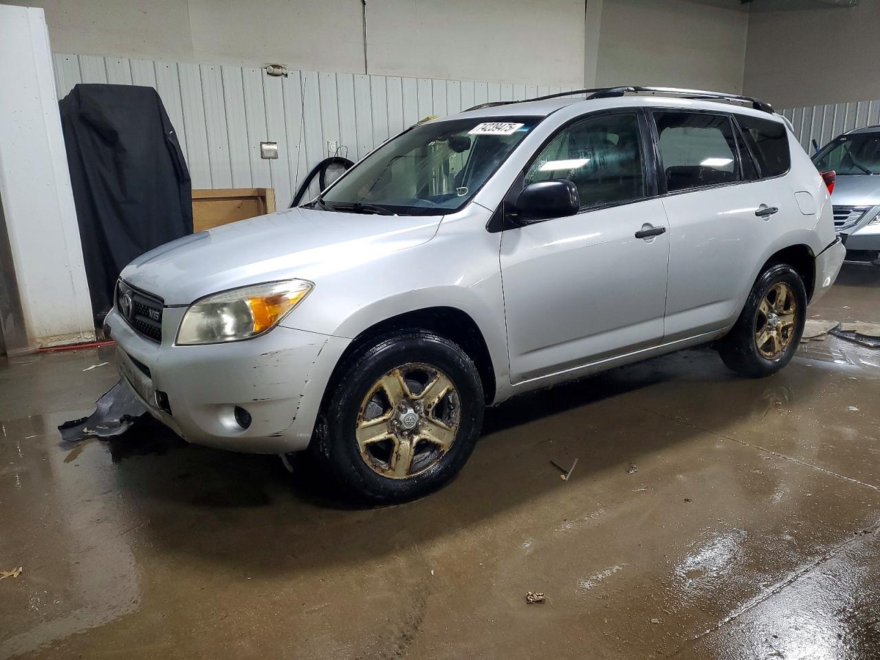Salvage Toyota RAV4 Image