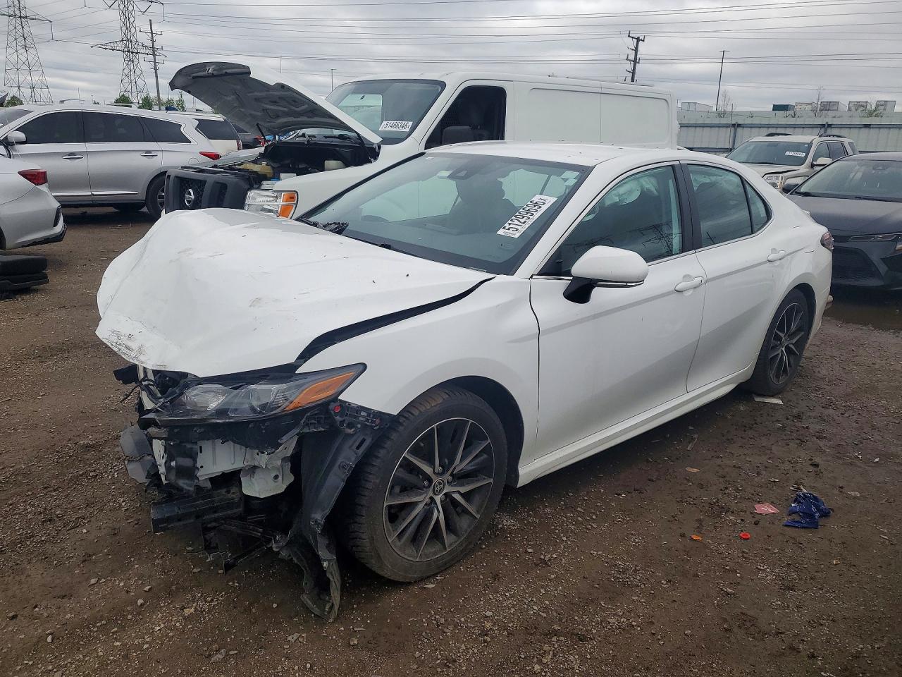 Salvage Toyota Camry Image