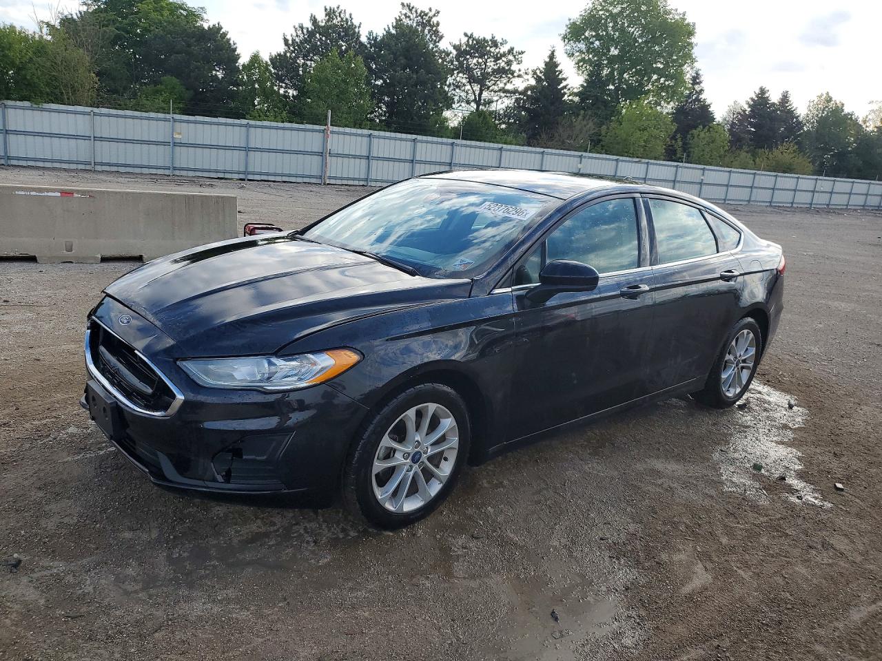 Salvage Ford Fusion Image