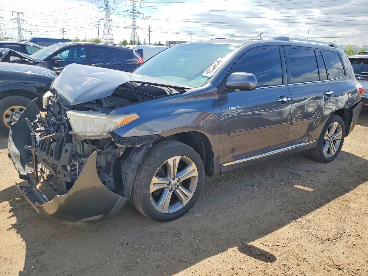 Salvage Toyota Highlander Image