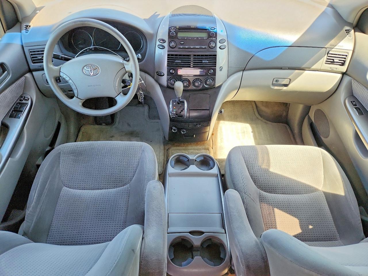 Toyota Sienna Le 7 Passenger