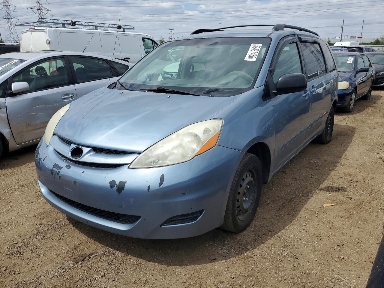 Salvage Toyota Sienna Image