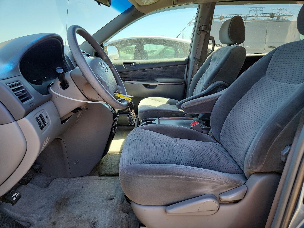 Toyota Sienna Le 7 Passenger