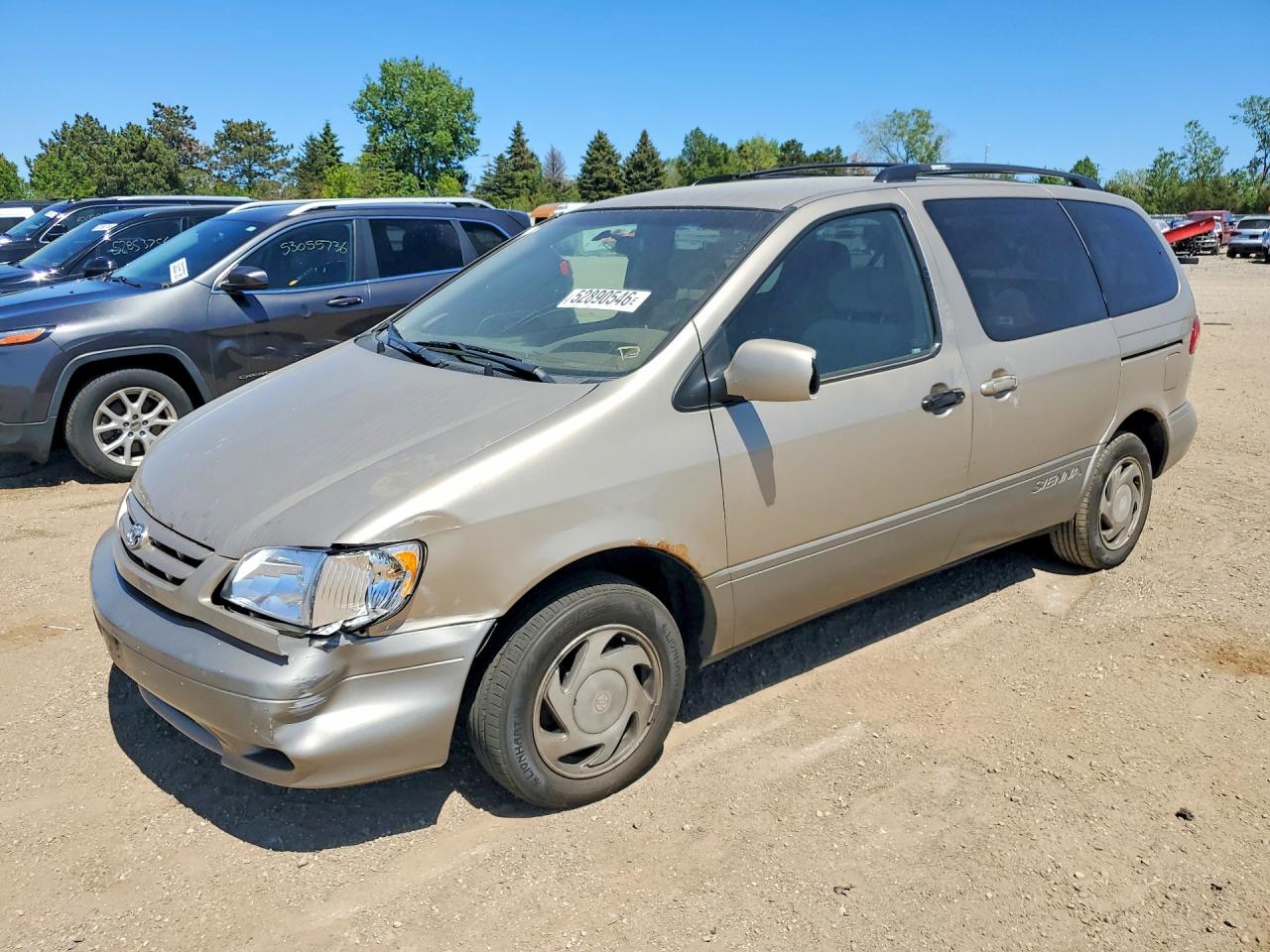 Salvage Toyota Sienna Image