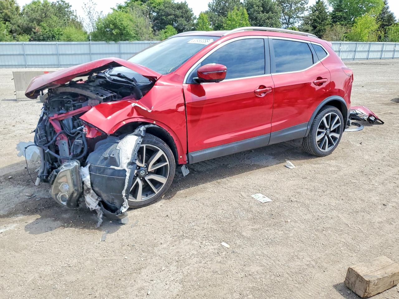 Salvage Nissan Rogue Image