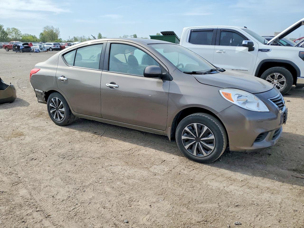 Nissan Versa 1.6 S