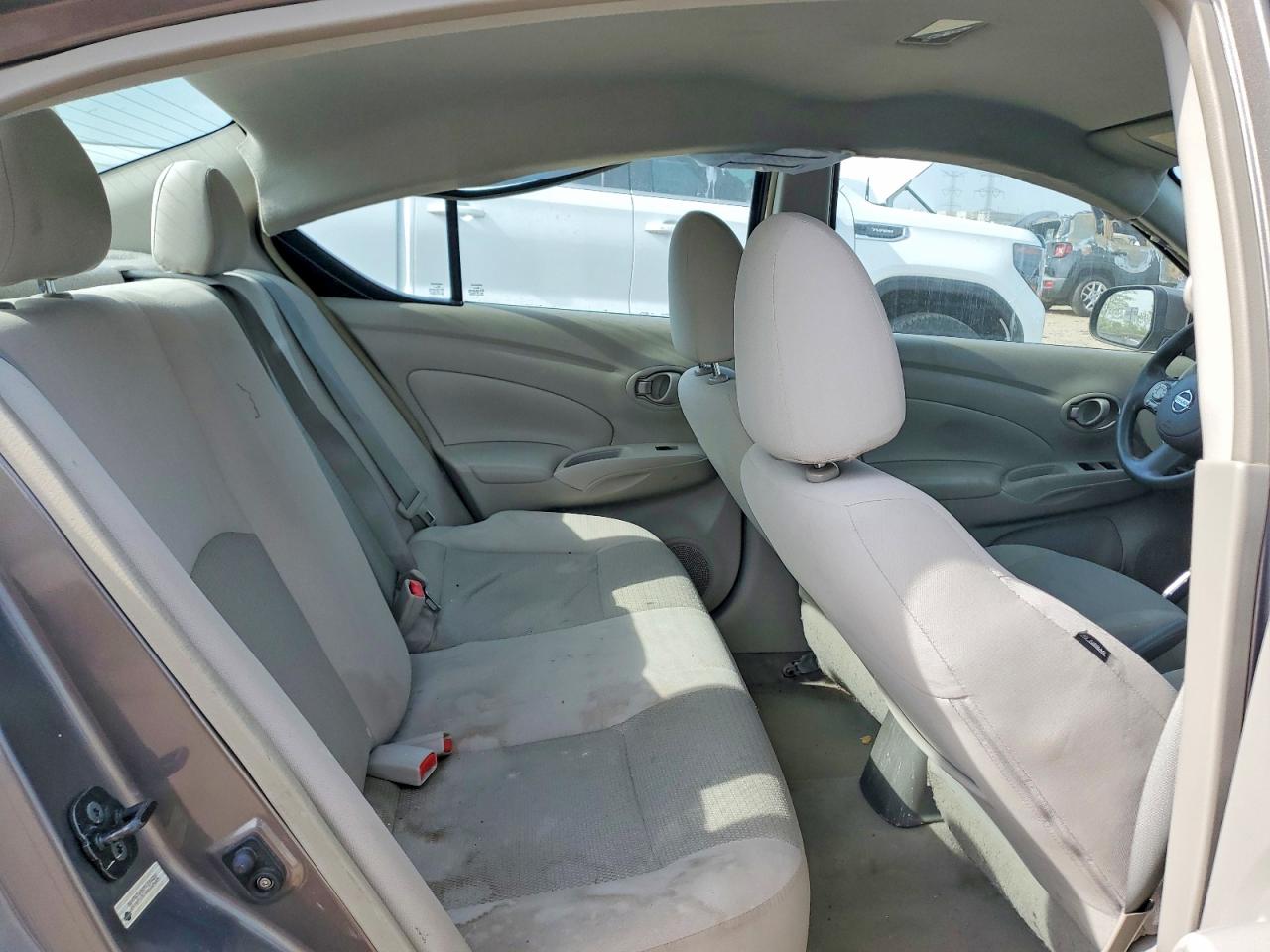 Nissan Versa 1.6 S