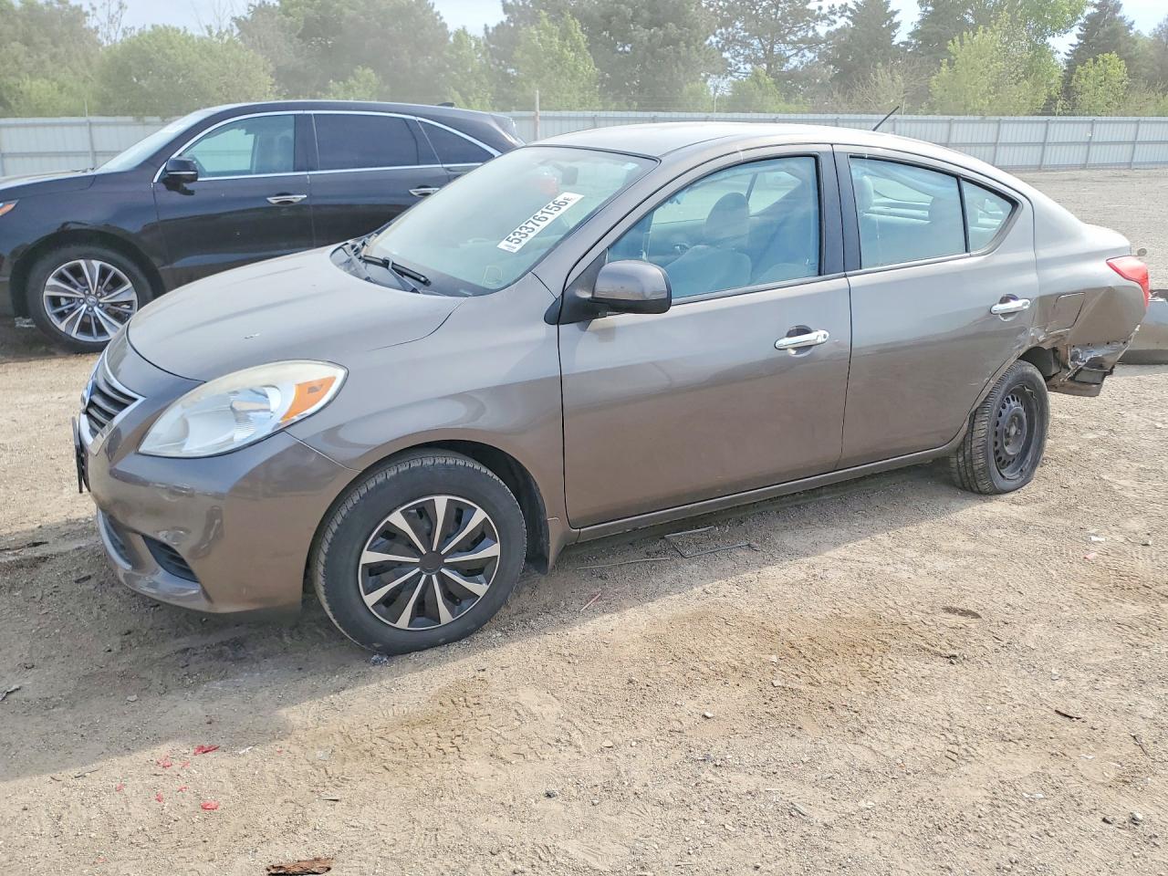 Salvage Nissan Versa Image
