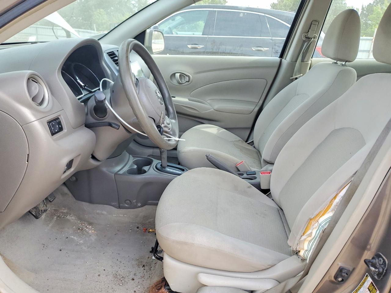 Nissan Versa 1.6 S