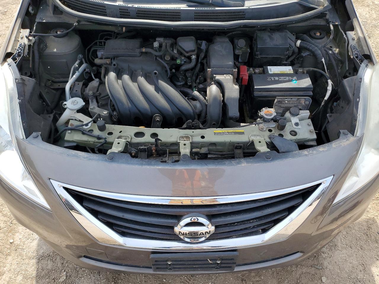 Nissan Versa 1.6 S