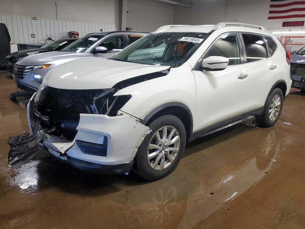Salvage Nissan Rogue Image