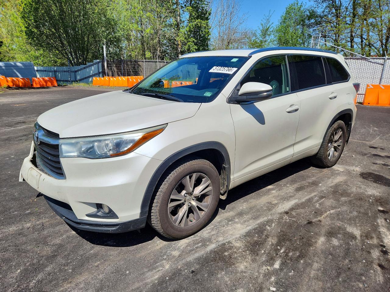 Salvage Toyota Highlander Image