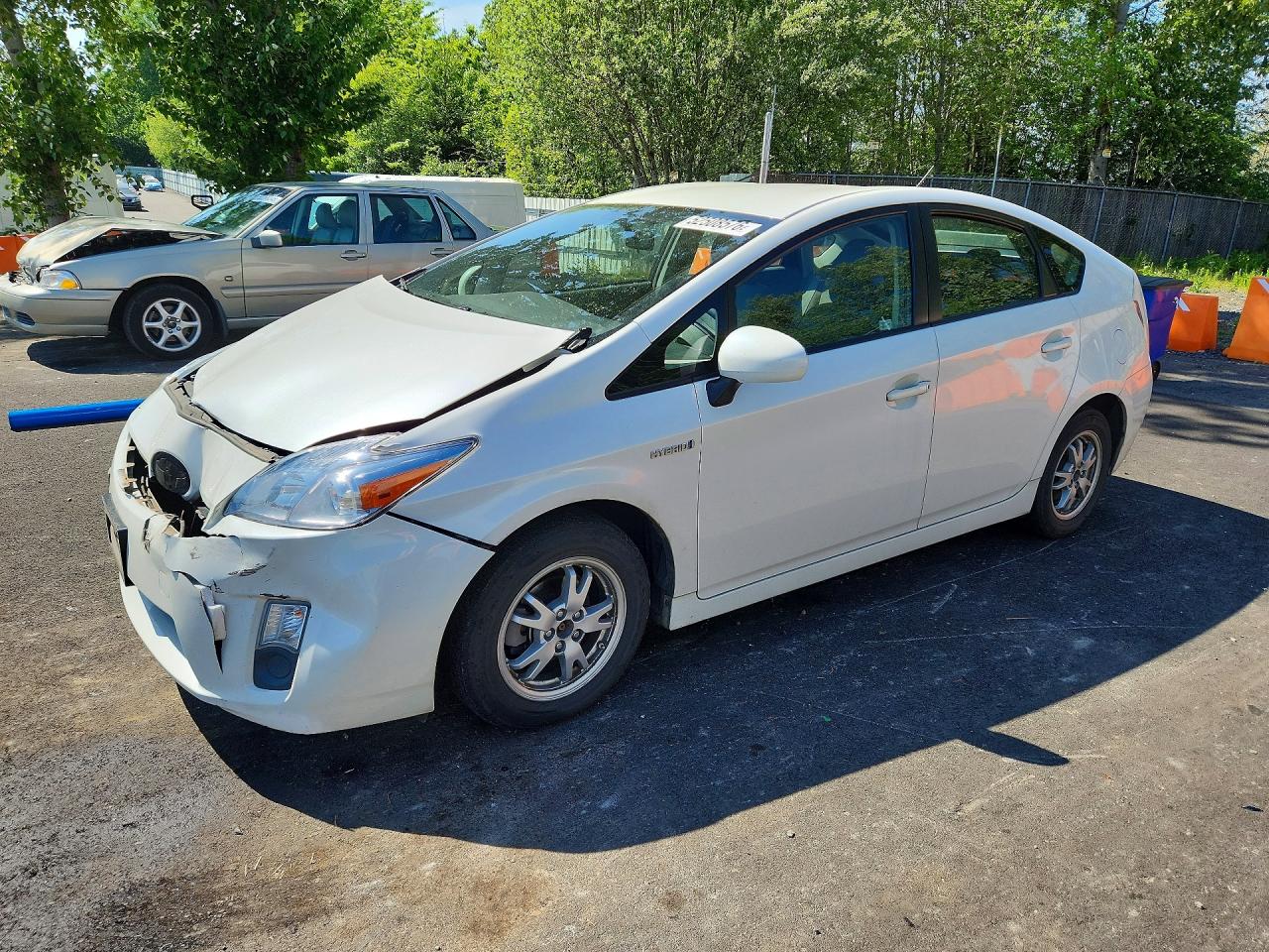 Salvage Toyota Prius Image