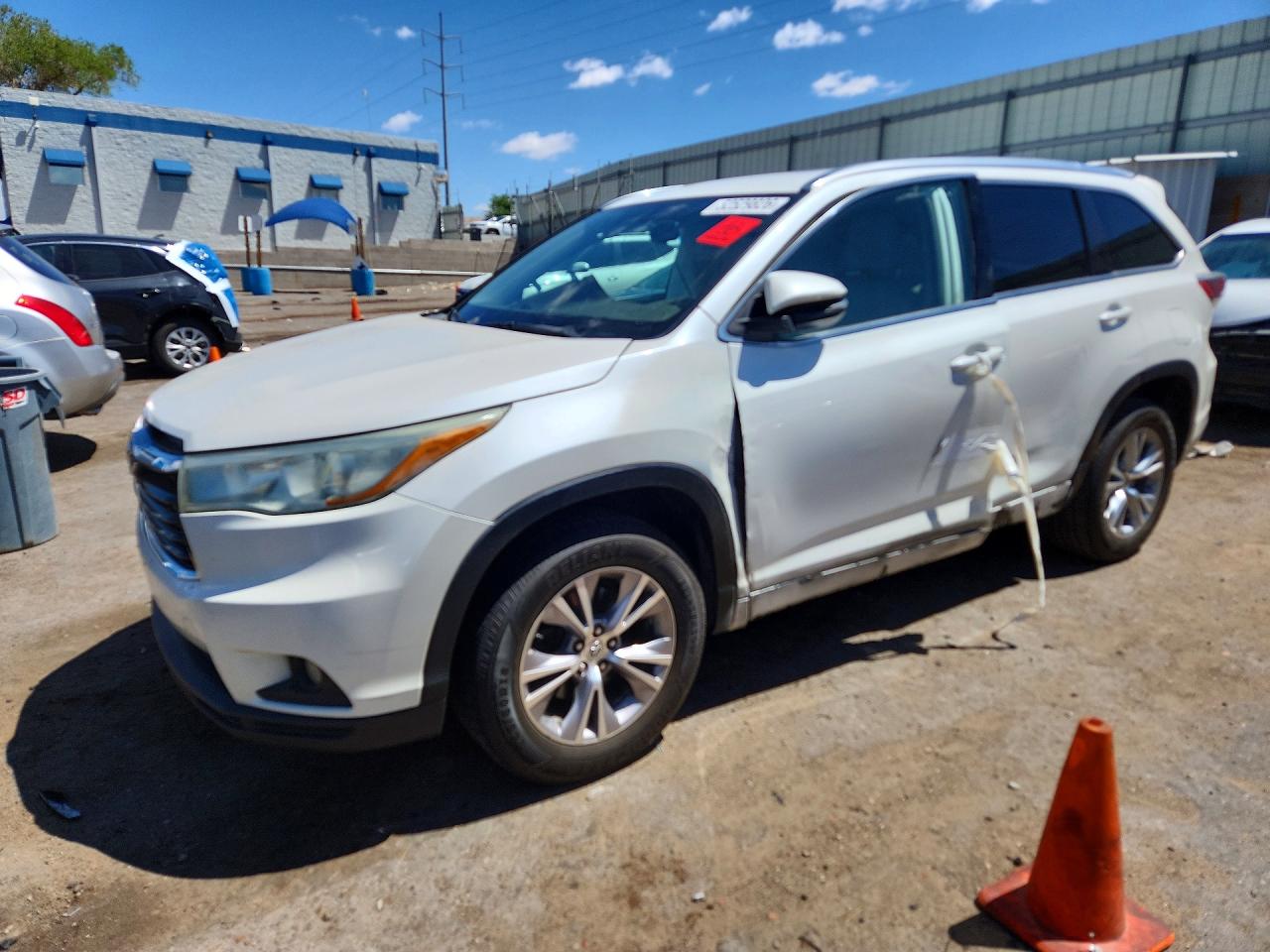 Salvage Toyota Highlander Image