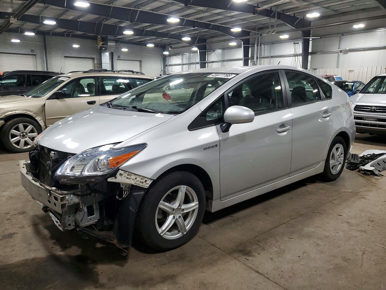 Salvage Toyota Prius Image
